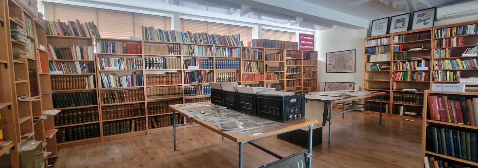 Overzicht van het interieur van Secret Bookstore Delft